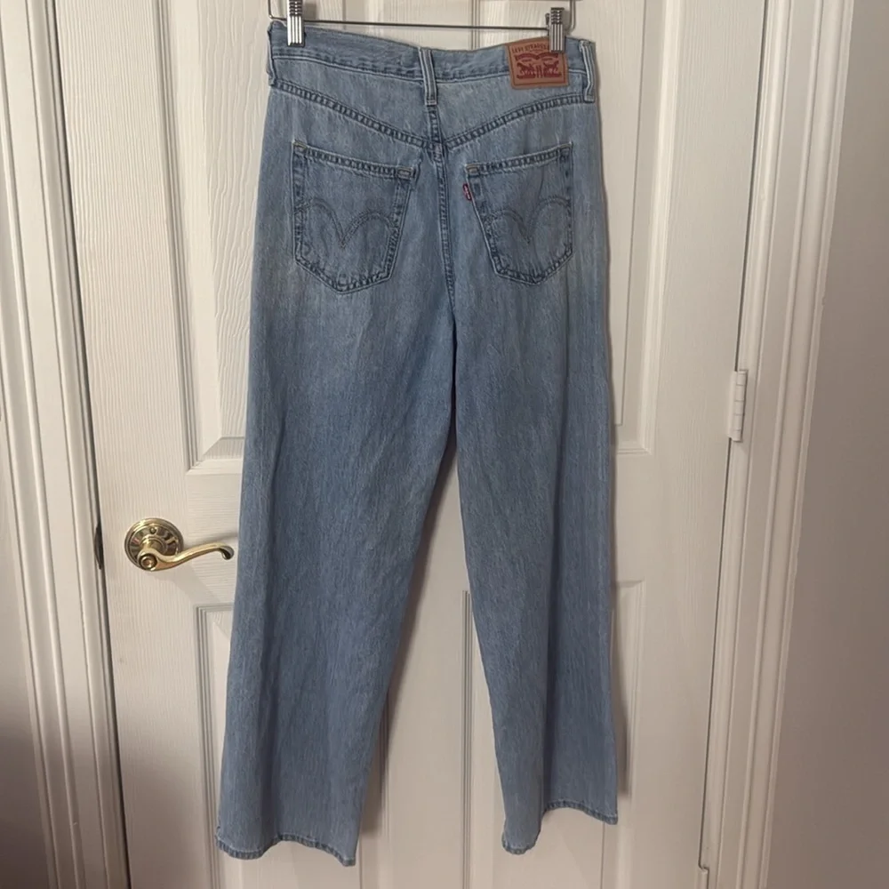 Levi’s high waisted super soft jeans size 28 straight